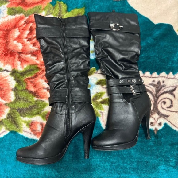 Women boots sz 5.5 -6 - Picture 1 of 3